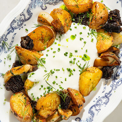 Жареный картофель стоун со сморчками и белыми грибами в Nomad по цене 980 ₽