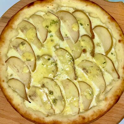 Пицца Груша-Горгондзола в Евразия по цене 599 ₽