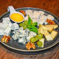 Сырная тарелка в Bareda