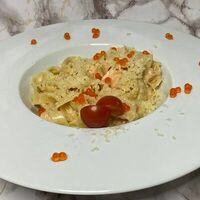 Феттуччине с лососем и икрой в Багс Банни от кафеМафия