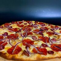 Охотник в Pika Pizza