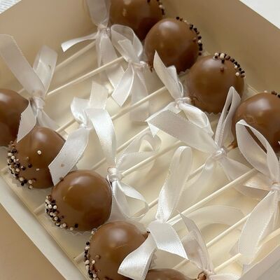 Кейк-попсы шоколадные 10 шт. в Кондитерская Конфетка Питер по цене 1800 ₽