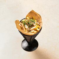 Картофель фри с курицей в Manneken Pis