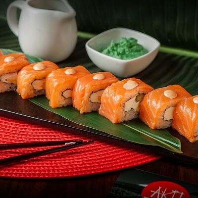 Ролл с копченым лососем Fishlux в Рыбин Гуд Sushi Premium по цене 812 ₽