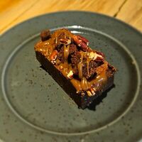 Брауни с пеканом и соленой карамелью в Jeffreys Coffee Soho