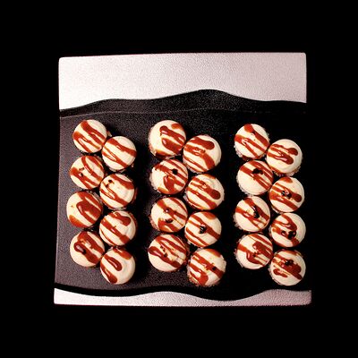 Сет запеченный креметте в Dark Lava по цене 2000 ₽