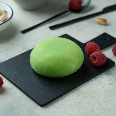 Моти фисташка с малиной в De Paris БИСТРО по цене 549 ₽