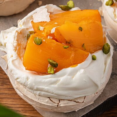 Безе с хурмой в Колбасный цехМагадан по цене 690 ₽