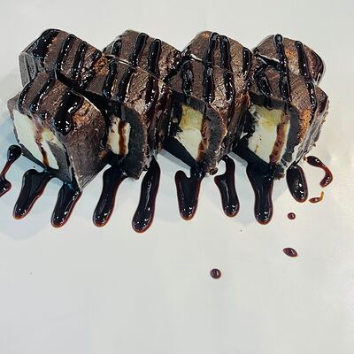 Ролл сладкий с ананасомв SUSHI WOW по цене 300 ₽