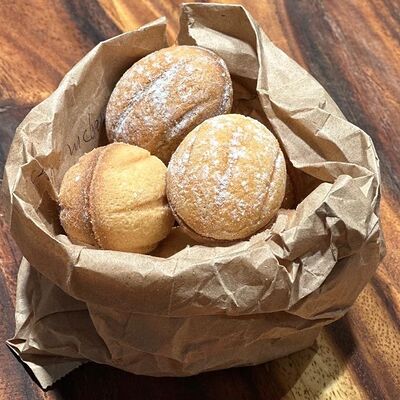 Орешки с варёной сгущёнкой в Кофестория по цене 350 ₽