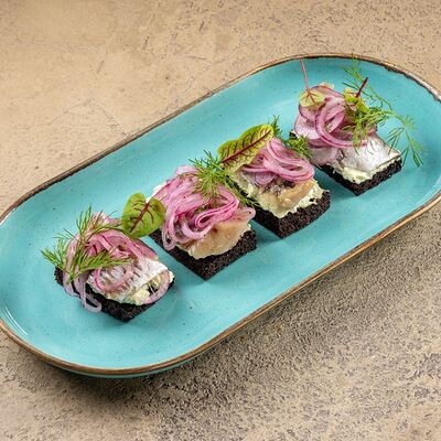 Сморреброды с Атлантической сельдью в У рыбака по цене 350 ₽