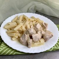 Грудка куриная, тушенная в сливочном соусе в Семейная кулинария