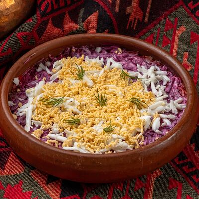 Сельдь под шубой с Олюторской селёдкой в Хмели & Сунели по цене 540 ₽