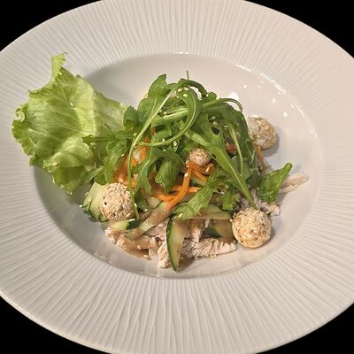 Салат Нежный с курочкой и ореховым соусом в Неаполь по цене 22 р.