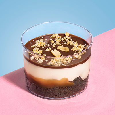 Мини-трайфл Сникерс в ТортБери по цене 399 ₽