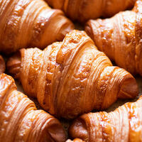 Круассан классический в Эклерная: кофе и сладости