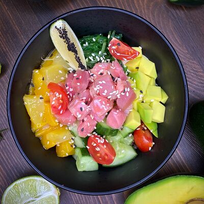 Боул с тунцом, ананасом, огурцом и чука в Гастробар DOM по цене 470