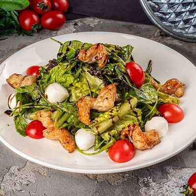 Салат зеленый с креветками в Дворец свадеб по цене 810 ₽