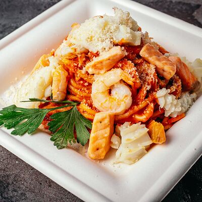 Паста с морепродуктами на красном соусе в Bourbon по цене 550 ₽