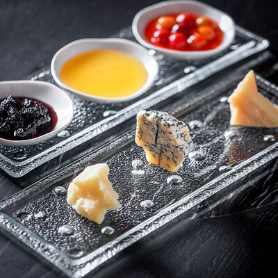 Заграничные сыры в Морской по цене 1390 ₽