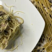 Бабочки, ветчина, грибы и сливки в Ароми