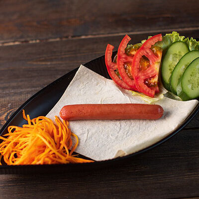 Сосиска в тарелке в Hot Chicken по цене 14000 ₽