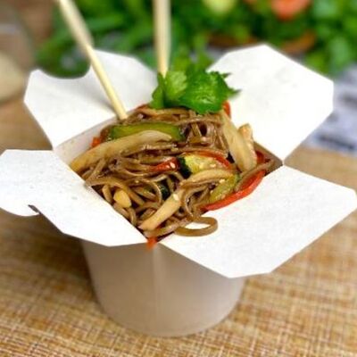 Wok-лапша гречневая с кальмаром в IYYA new по цене 335 ₽