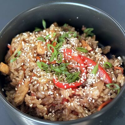 Рис с курицей в ГансРолл по цене 435 ₽