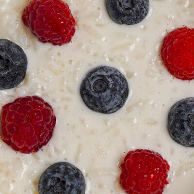 Рисовая каша с ягодамив Муси по цене 420 ₽