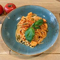 Спагетти лосось с томатами в Кастельсардо