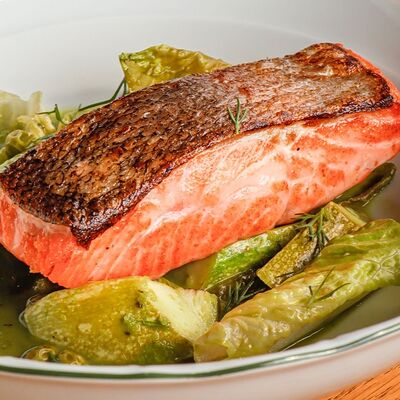 Стейк из лосося с рагу из овощей в Ava bistro по цене 1580 ₽