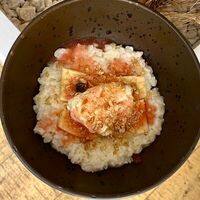 Рисовая каша с клубничным фулом и бананом на кокосовом молоке в Sant