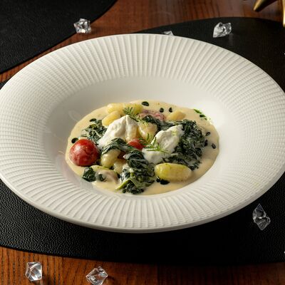 Картофельные ньокки со шпинатом и сыром страчателла в Giorgio Suluguni по цене 1030 ₽