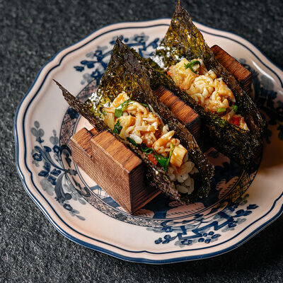 Хэнд-ролл Краб в Self Edge Japanese по цене 1200 ₽