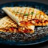 Кесадилья с курицей и овощами в Grenka на Труда по цене 410