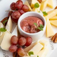 Ассорти сыров в Mastersuit Cafe