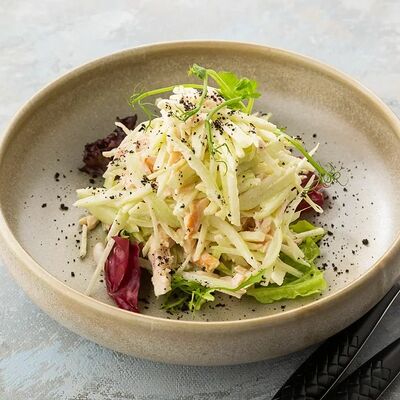 Салат с куриным филе с яблоком в На Парах по цене 295