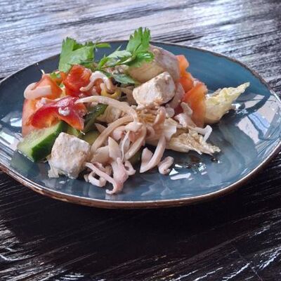 Салат Греческий с кальмаром в Длинный нос по цене 240 ₽