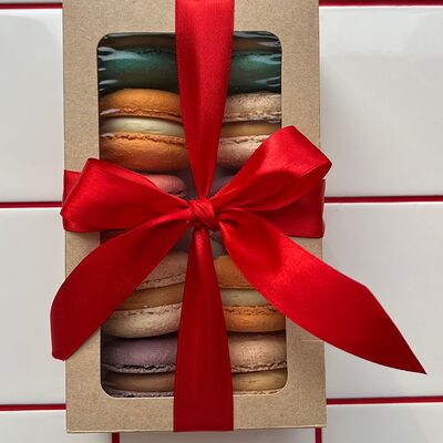 Набор макарон 10 штукв Просто Азия x Десертория по цене 1700 ₽