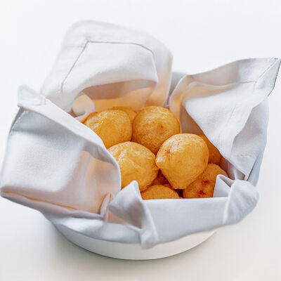 Пончики из краба с соусом из манго в Ava bistro по цене 990 ₽