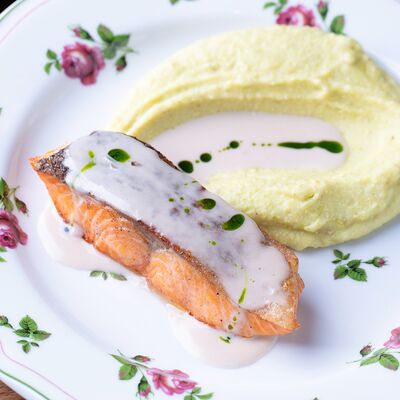 Стейк из лосося с фисташковым пюре в ROMO по цене 1790 ₽