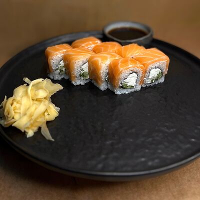 Филадельфия Classic с огурцом в Black Ocean Sushi по цене 550 ₽