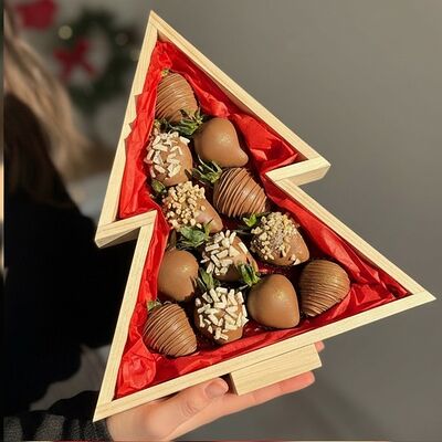 Клубника в шоколаде Ёлка в Букет Альфред I клубника в шоколаде и букеты по цене 3190 ₽