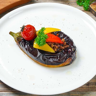 Баклажан фаршированный мясом в Лаваш по цене 750 ₽