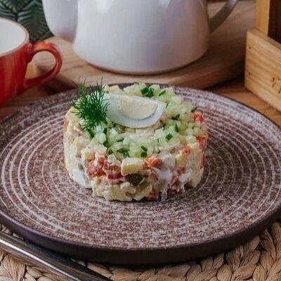 Д* Салат Оливье в ЭлеКафе по цене 380 ₽