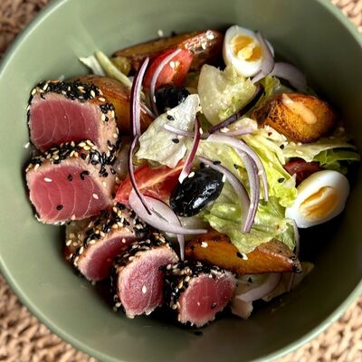 Салат с тунцом в Моё место по цене 561 ₽