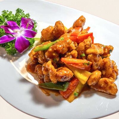 Традиционная жареная свиная корейка с перцем в Золотая панда по цене 1345 ₽