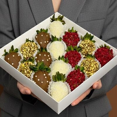 Клубника в шоколаде Белый снег (16-20 шт.) в Luna-Клубника в шоколаде по цене 3990 ₽