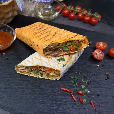 Шаурма на углях с курицей в Kebab&coffee по цене 445 ₽