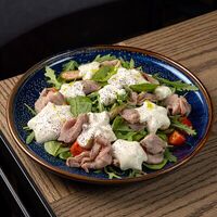 Салат с телятиной в Chopbbq